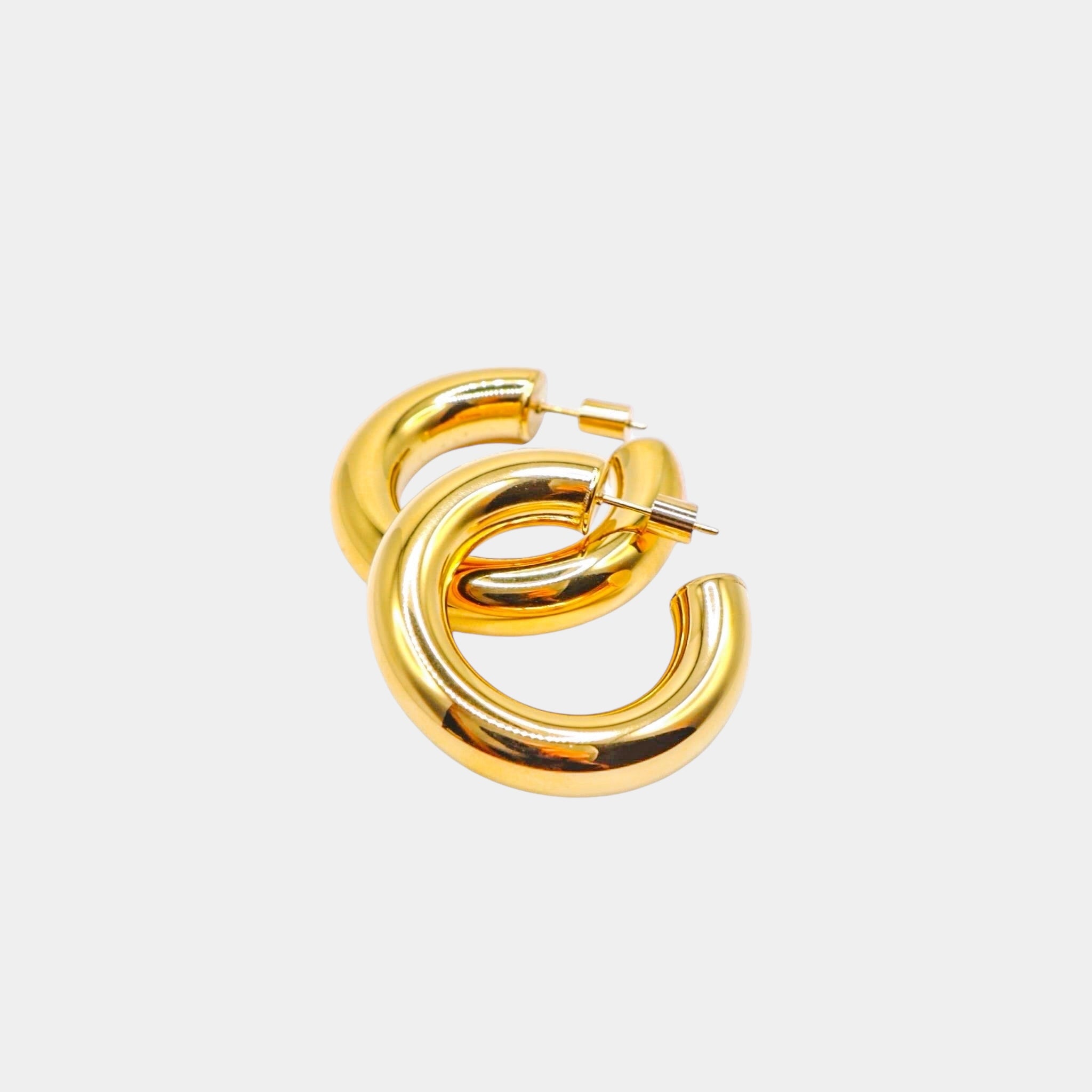 18 karat gold Eden medium 4cm gold hoops close up photo