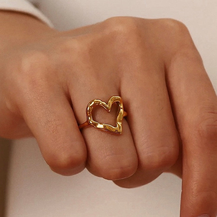 Amor heart hypoallergenic gold ring close up